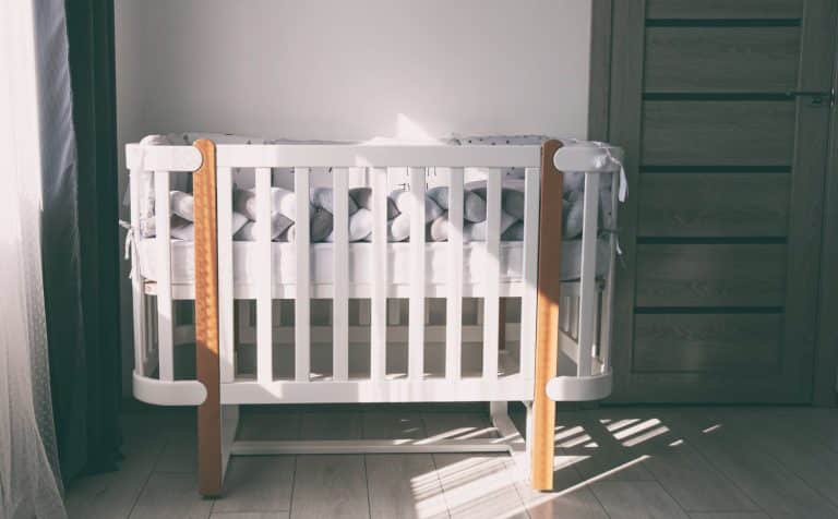 tour de lit tresse decoration pour un bebe