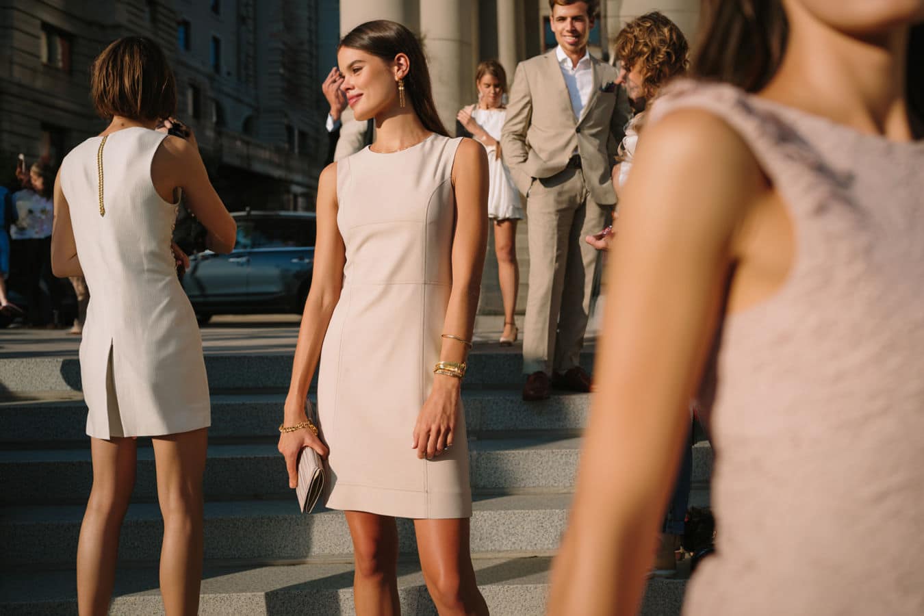 robe courte idéale pour une cérémonie de mariage élégante