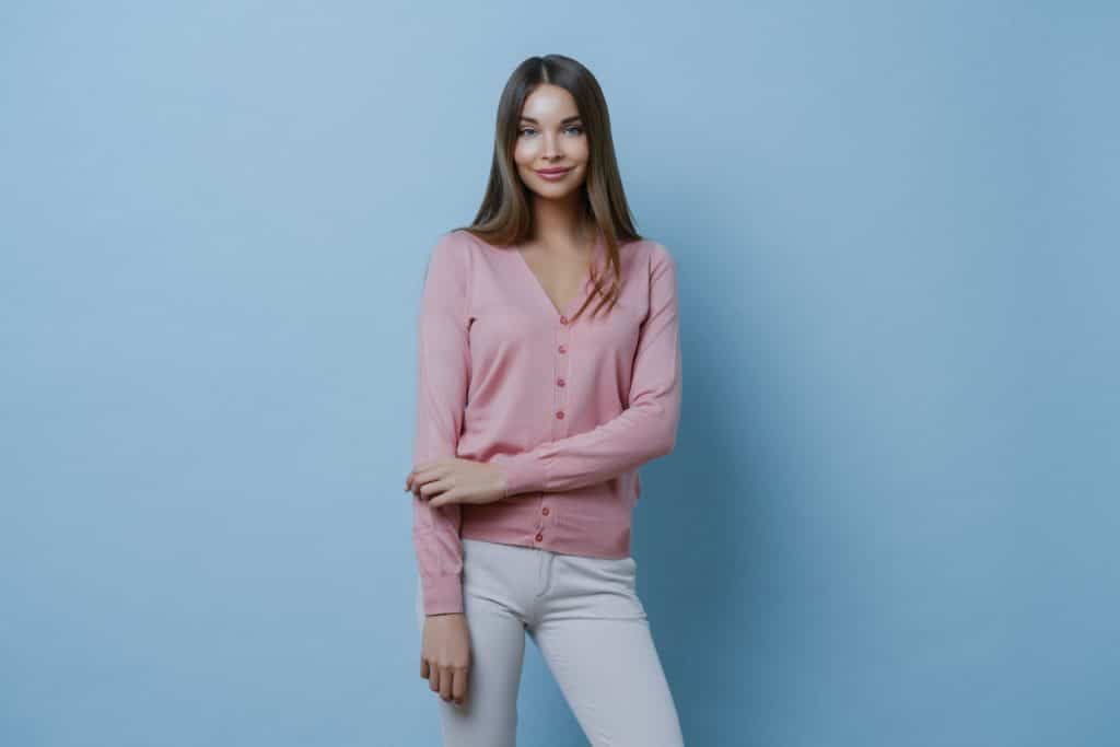 tenue poudree femme beige et rose