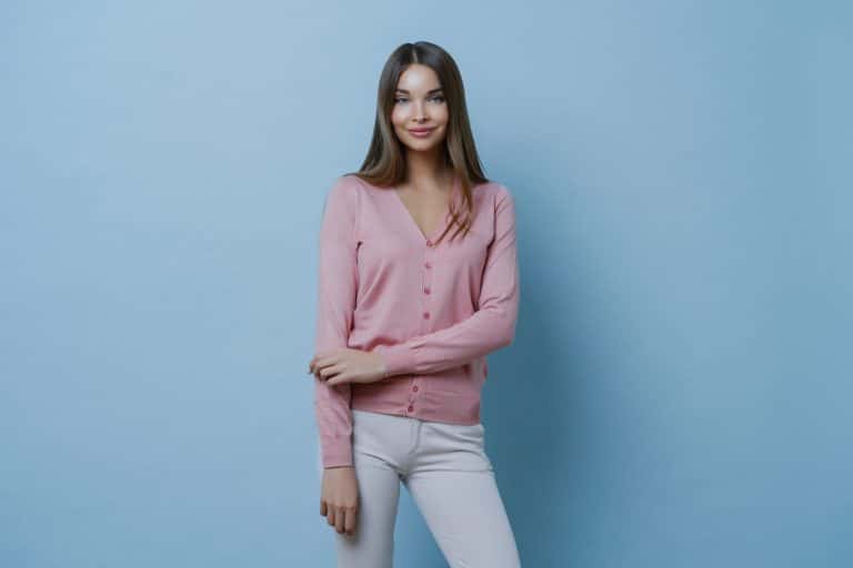 tenue poudree femme beige et rose